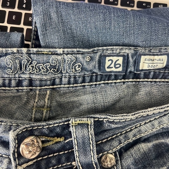 Miss Me Y2K Vintage Signature Boot Medium Wash Low Rise Jeans Size 26 - Picture 2 of 11